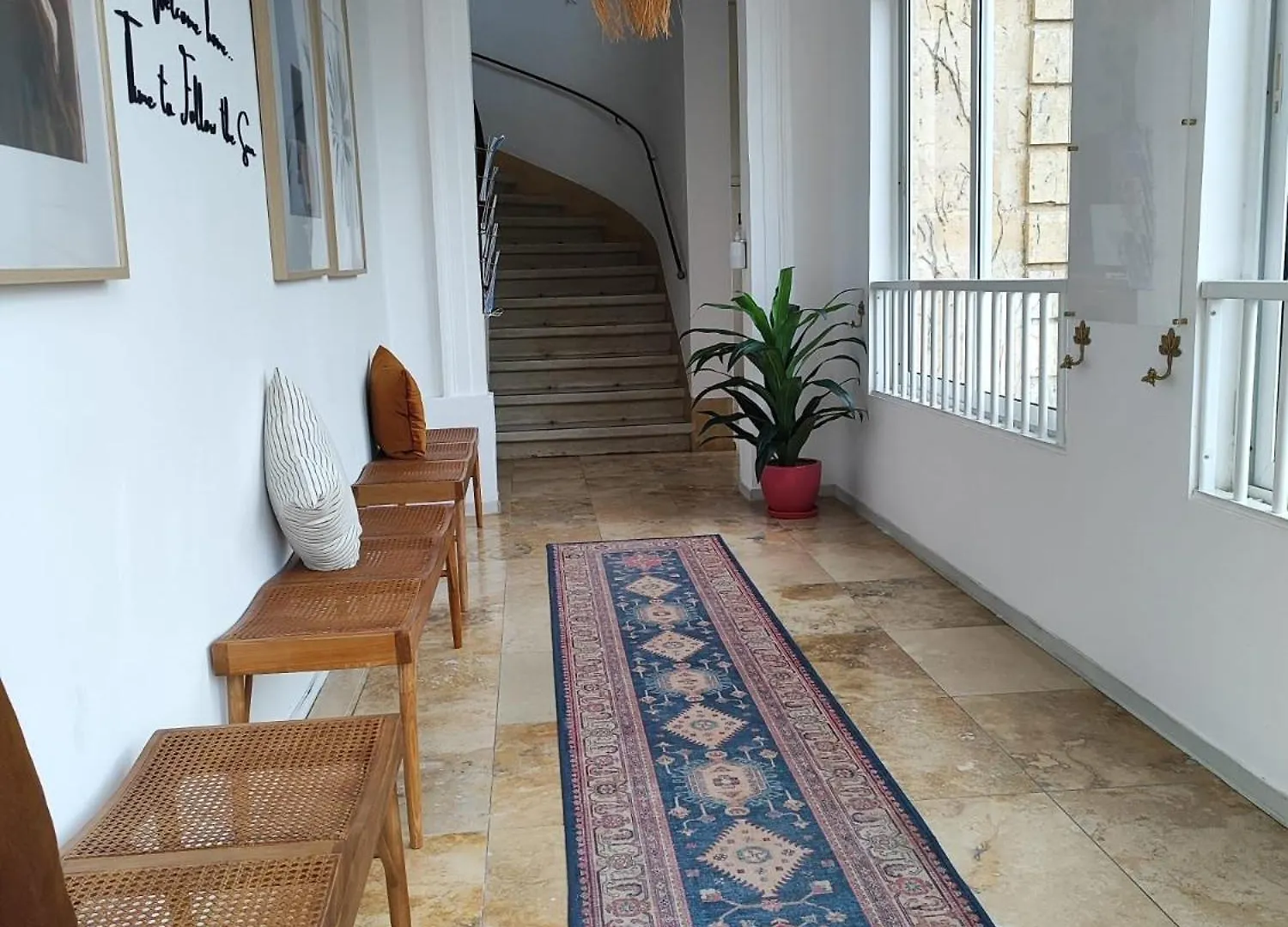 Follow The Sun Boutique Hostel - Pool, Breakfast & Sea Views San Ġiljan