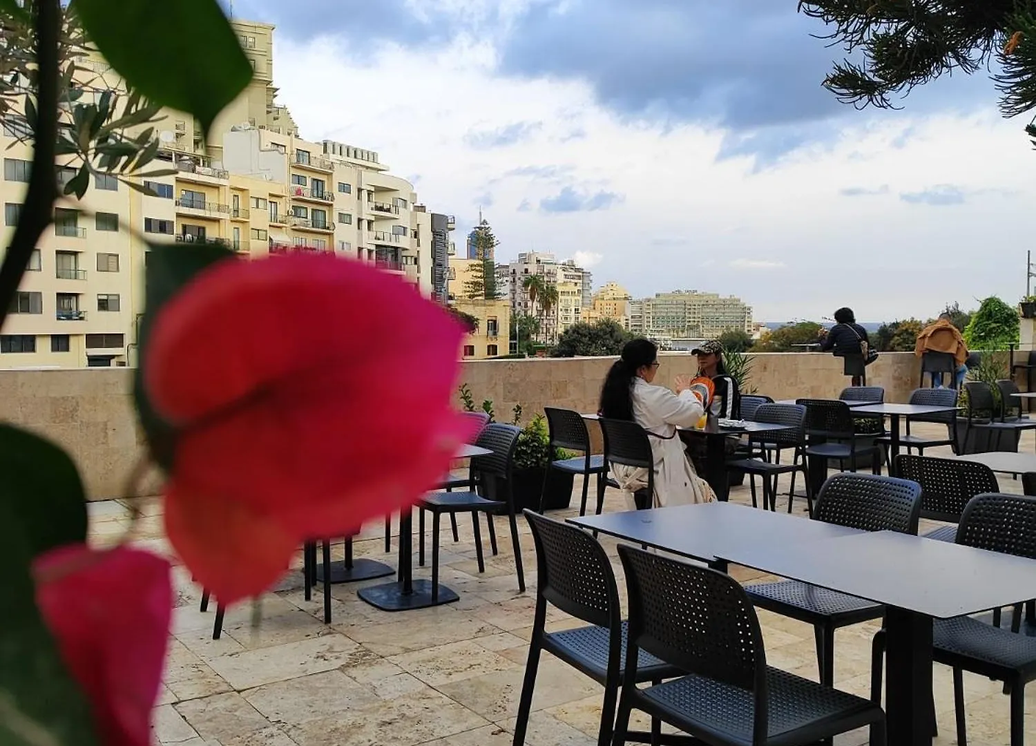 Follow The Sun Boutique Hostel - Pool, Breakfast & Sea Views Saint Julian's