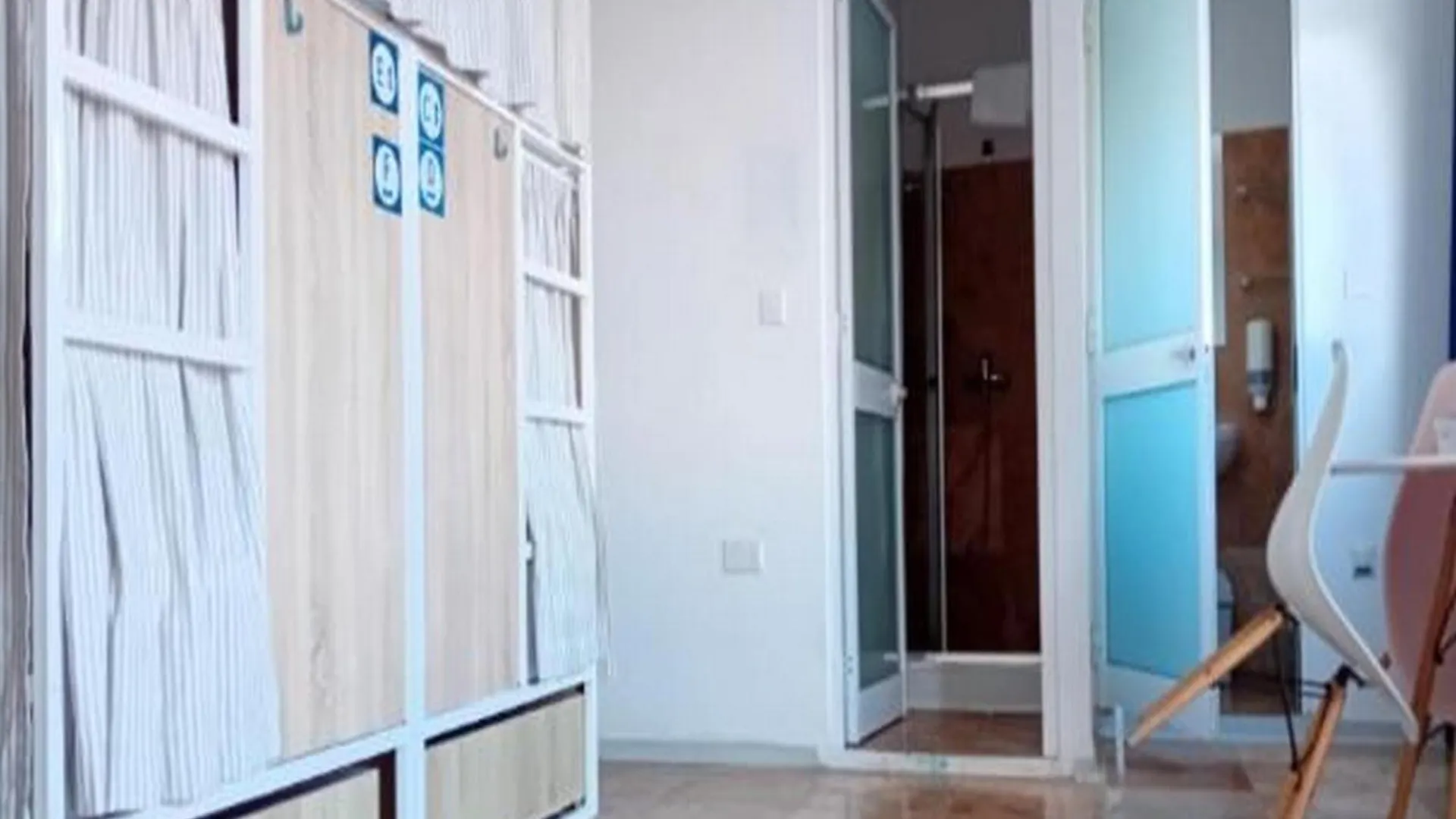 Follow The Sun Boutique Hostel - Pool, Breakfast & Sea Views San Ġiljan