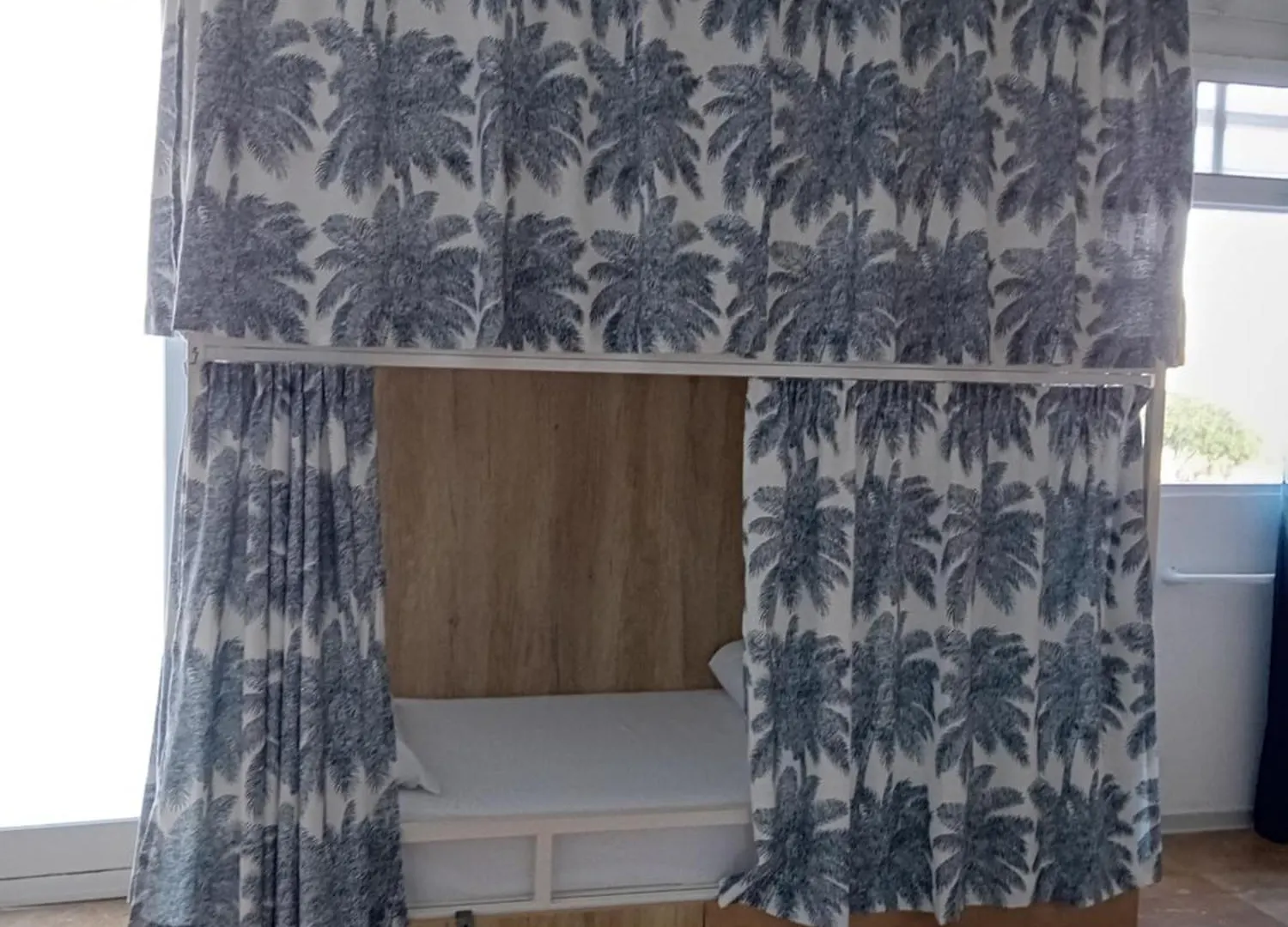 Follow The Sun Boutique Hostel - Pool, Breakfast & Sea Views San Ġiljan