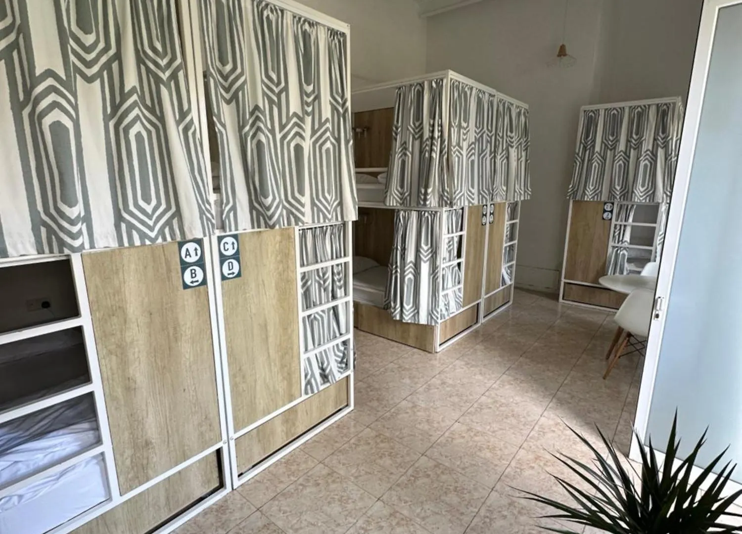 Follow The Sun Boutique Hostel - Pool, Breakfast & Sea Views San Ġiljan