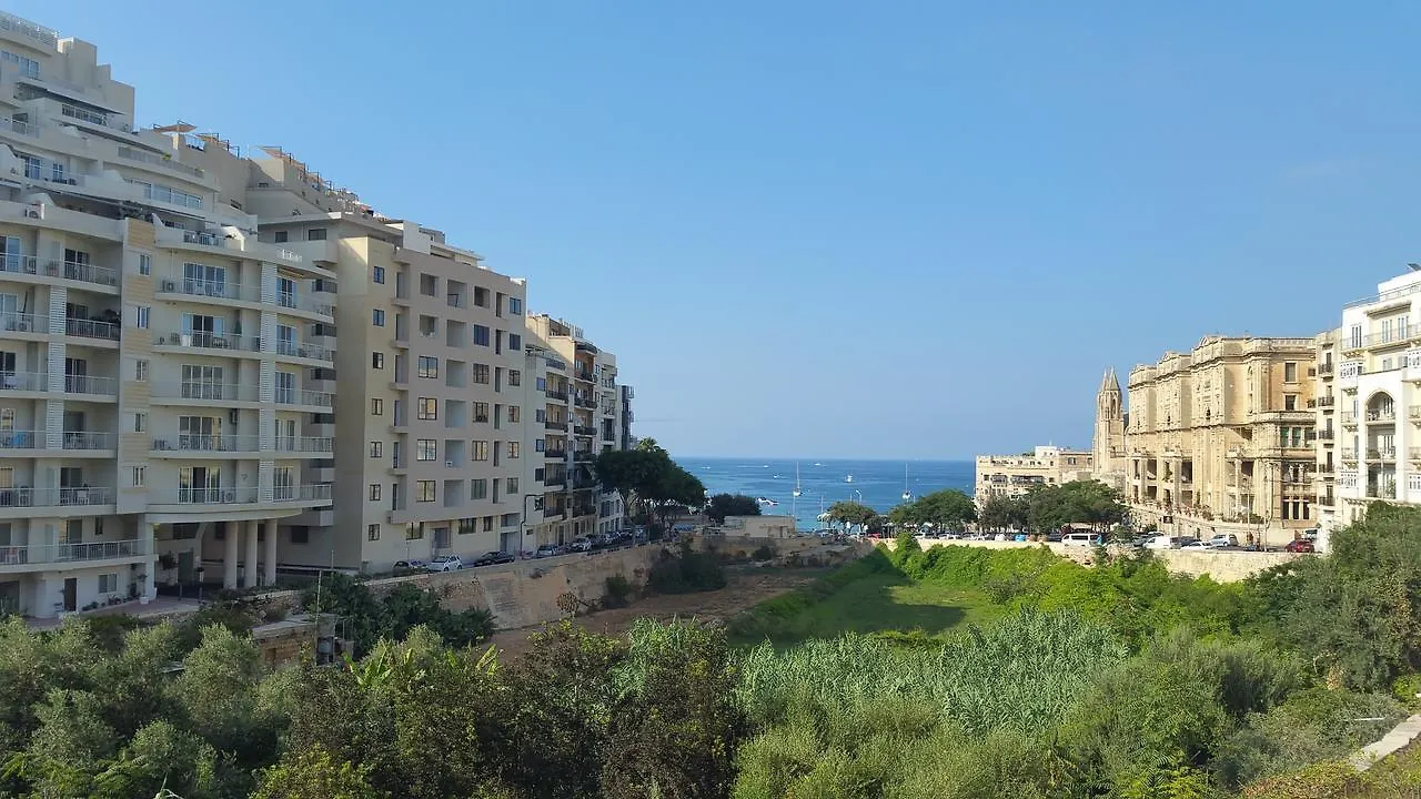 Follow The Sun Boutique Hostel - Pool, Breakfast & Sea Views Saint Julian's 0*,