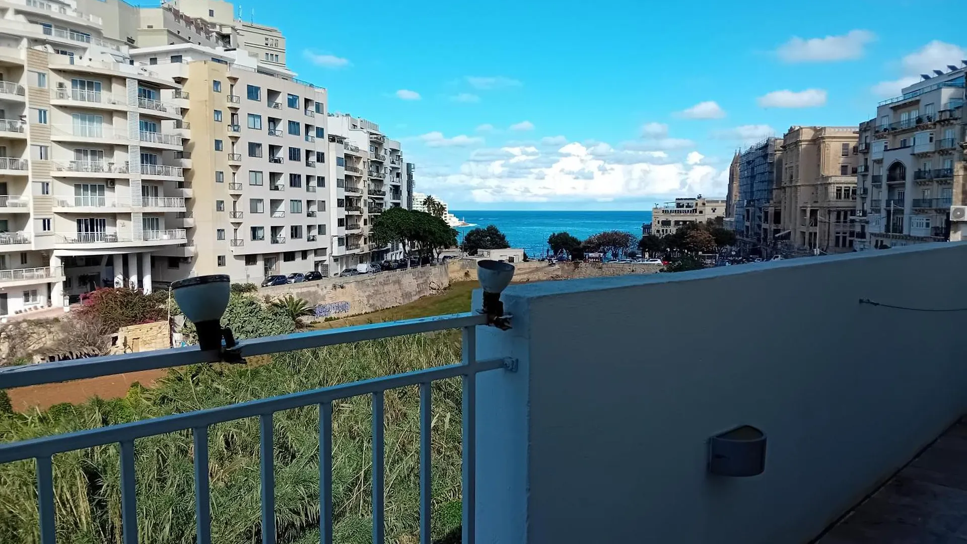 Follow The Sun Boutique Hostel - Pool, Breakfast & Sea Views Saint Julian's