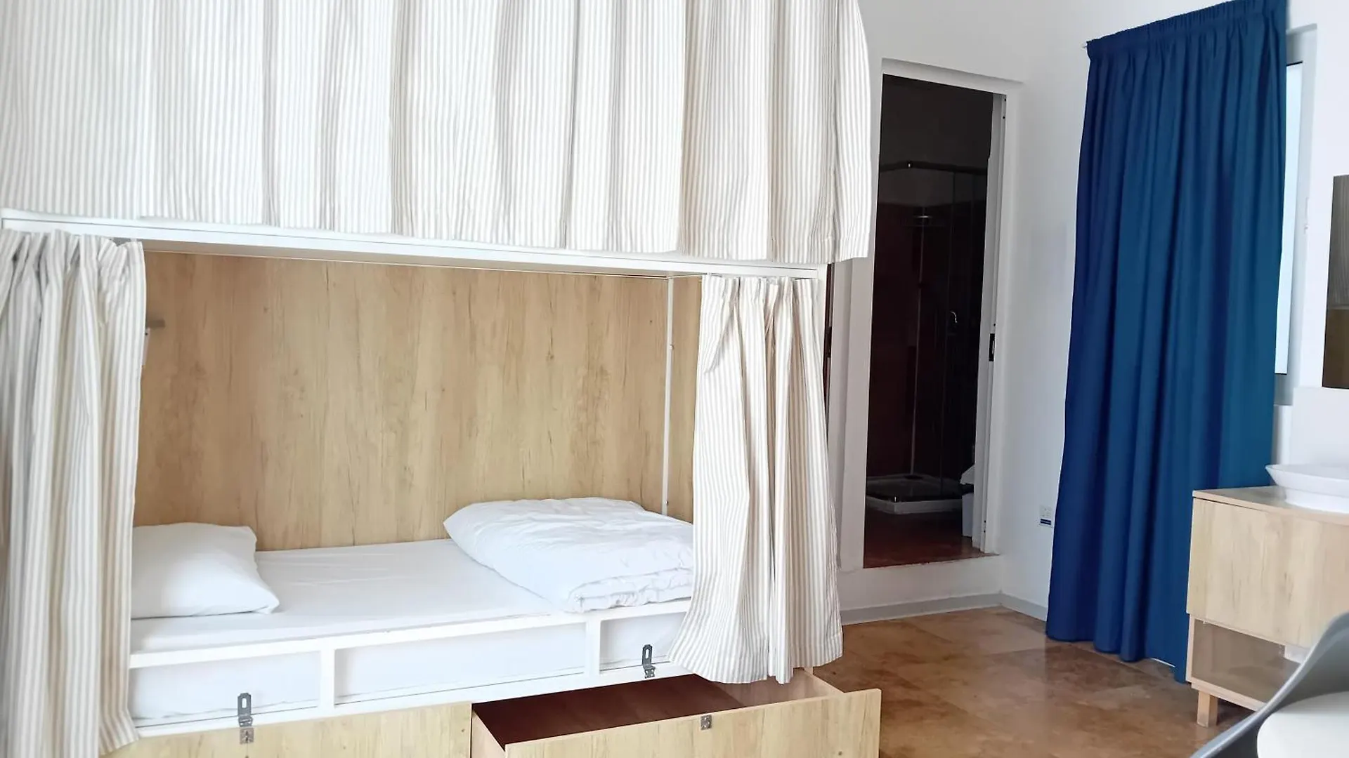 Follow The Sun Boutique Hostel - Pool, Breakfast & Sea Views Saint Julian's Malta