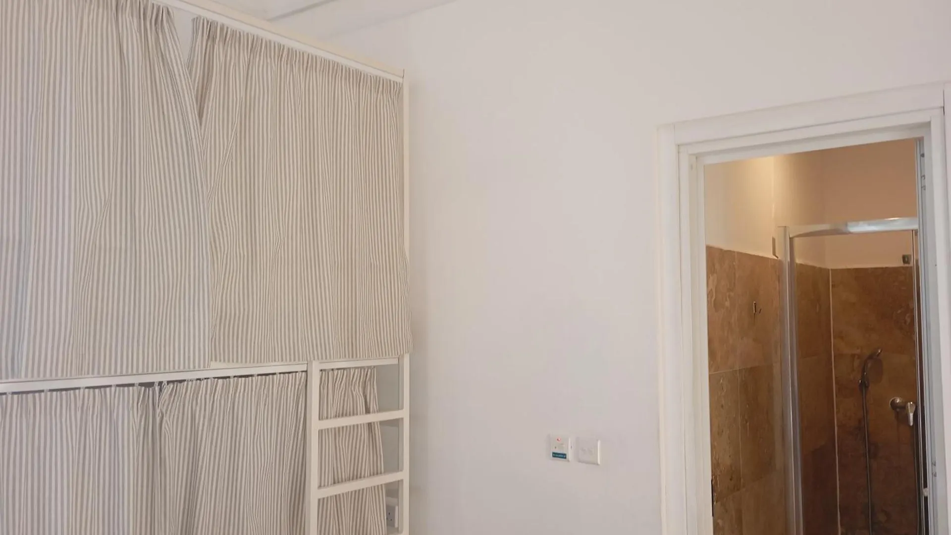 Follow The Sun Boutique Hostel - Pool, Breakfast & Sea Views Saint Julian's